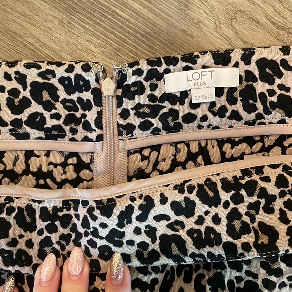 LOFT PLUS Leopard Print Jacquard Skirt with Flat Front Pockets - Picture 5 of 13